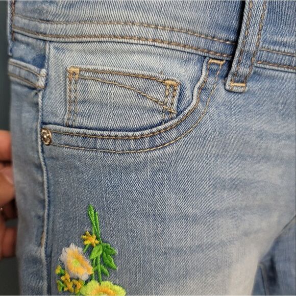 JORDACHE Girls Cut Off Shorts - Picture 5 of 9